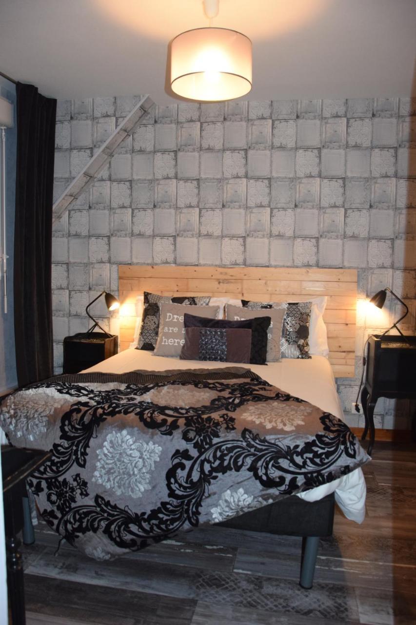 Family Room,394720617:JPEG